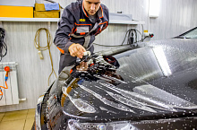 Бронирование авто: полоса на капот 